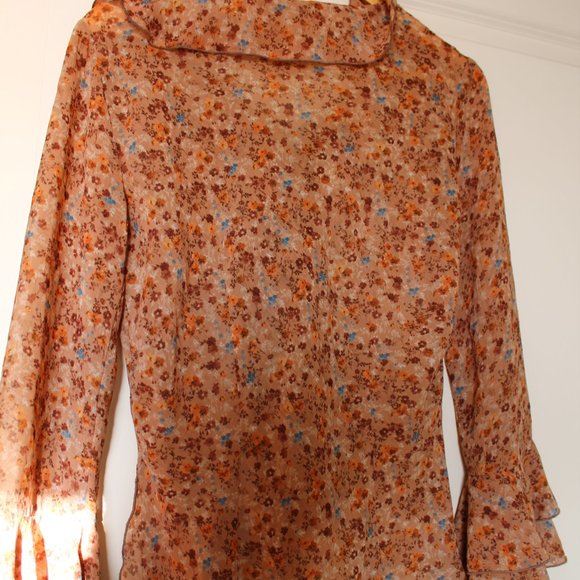 Beige XOXO Floral Top - Picture 2 of 4